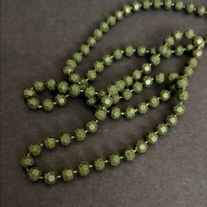 Chic Emerald Green Beaded Necklace